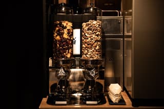 予約制 CAFE LOUNGE - Hideout door -