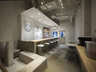 コワーキングカフェ・バー"mui"