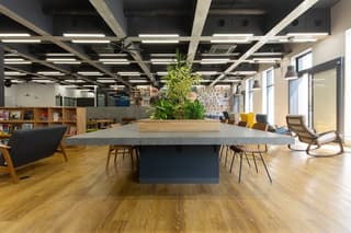 コワーキングスペース CROSS BE