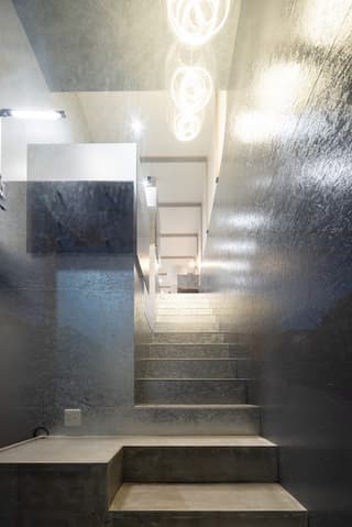 隣学(セルフカフェ)+NeighborsGarage（月極バイク駐輪場）