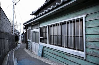 一棟貸しの宿「鍬と本」