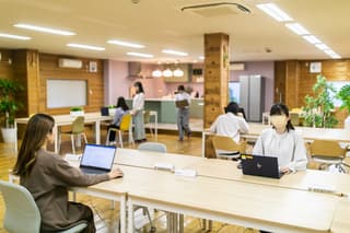 女性専用コワーキングスペース FLUPHOUSE (フラップハウス)