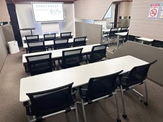 リモートベース【room4】55インチ電子黒板付き次世代会議室