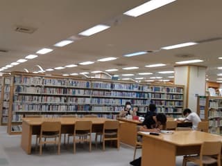 豊田市中央図書館