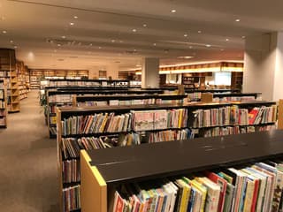 神戸市立北神図書館