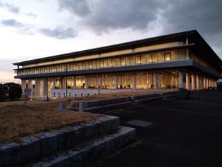奈良県立図書情報館