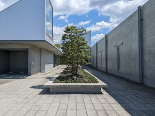 十和田市民図書館