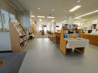 潟上市図書館 本館
