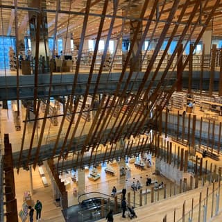 富山市立図書館本館
