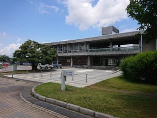 富山県立図書館