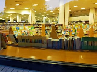 福井市立みどり図書館