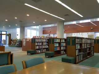 津市うぐいす図書館