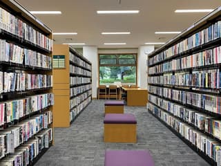 山梨市立図書館