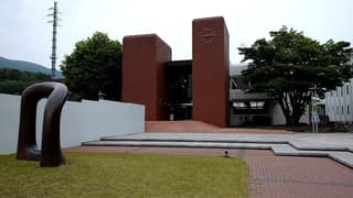 山梨学院 総合図書館