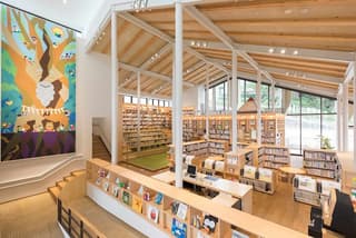 武雄市こども図書館