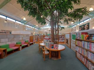 伊万里市民図書館