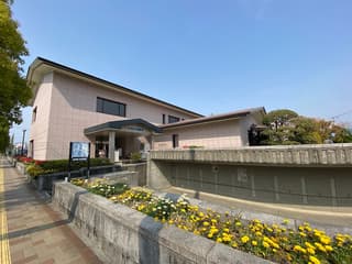 八代市立図書館