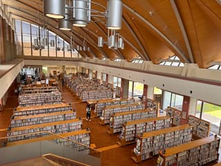 宇佐市民図書館