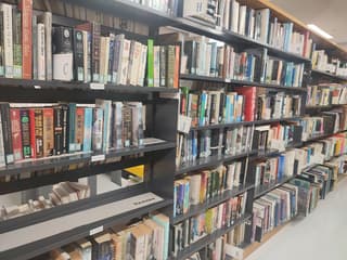 和歌山県国際交流センター 図書室