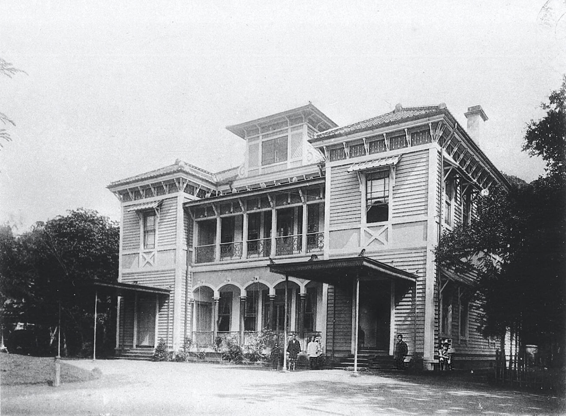 明治期の上野精養軒。可否茶館そのものの現存写真が確認できないため、同じ上野で西洋文化が受容されていた時代の風景として添える。