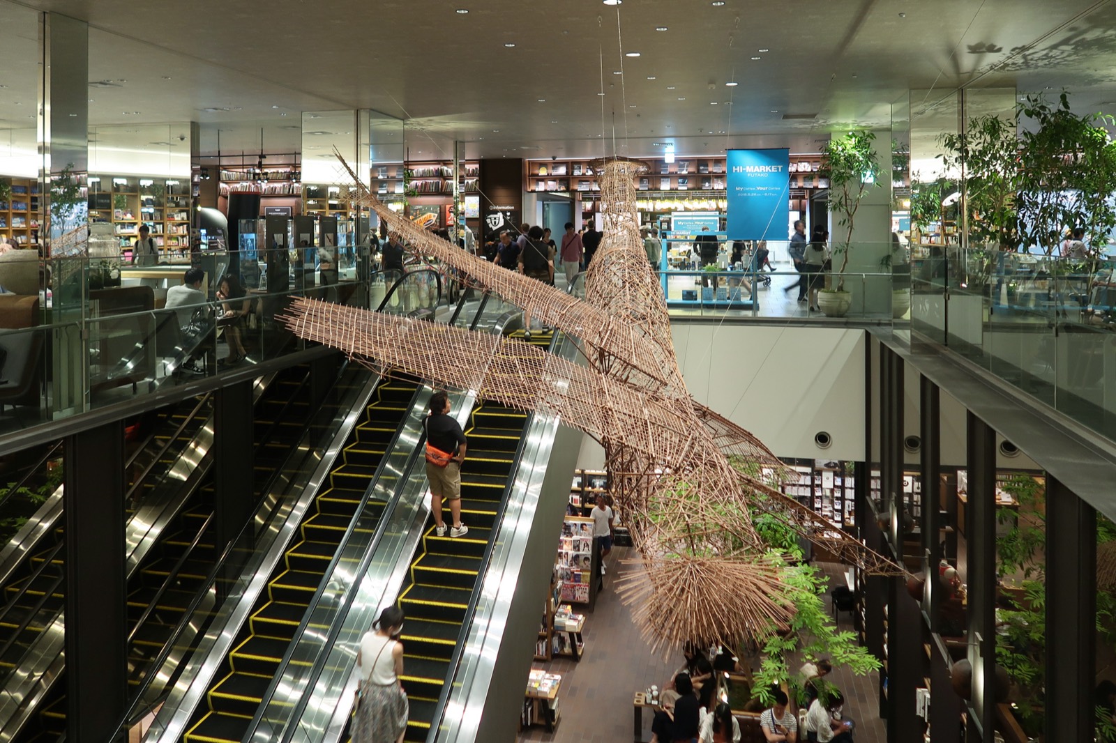 二子玉川 蔦屋家電の外観。「ライフスタイルを買う家電販売店」という逆説を掲げた。