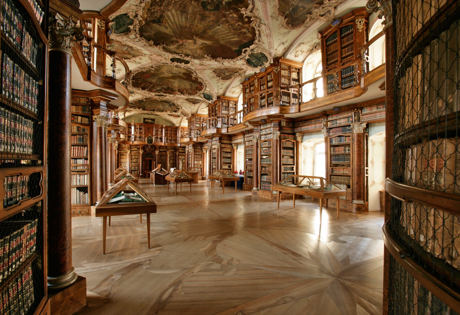ザンクト・ガレン修道院図書館（スイス・ザンクト・ガレン）の図書館の写真
