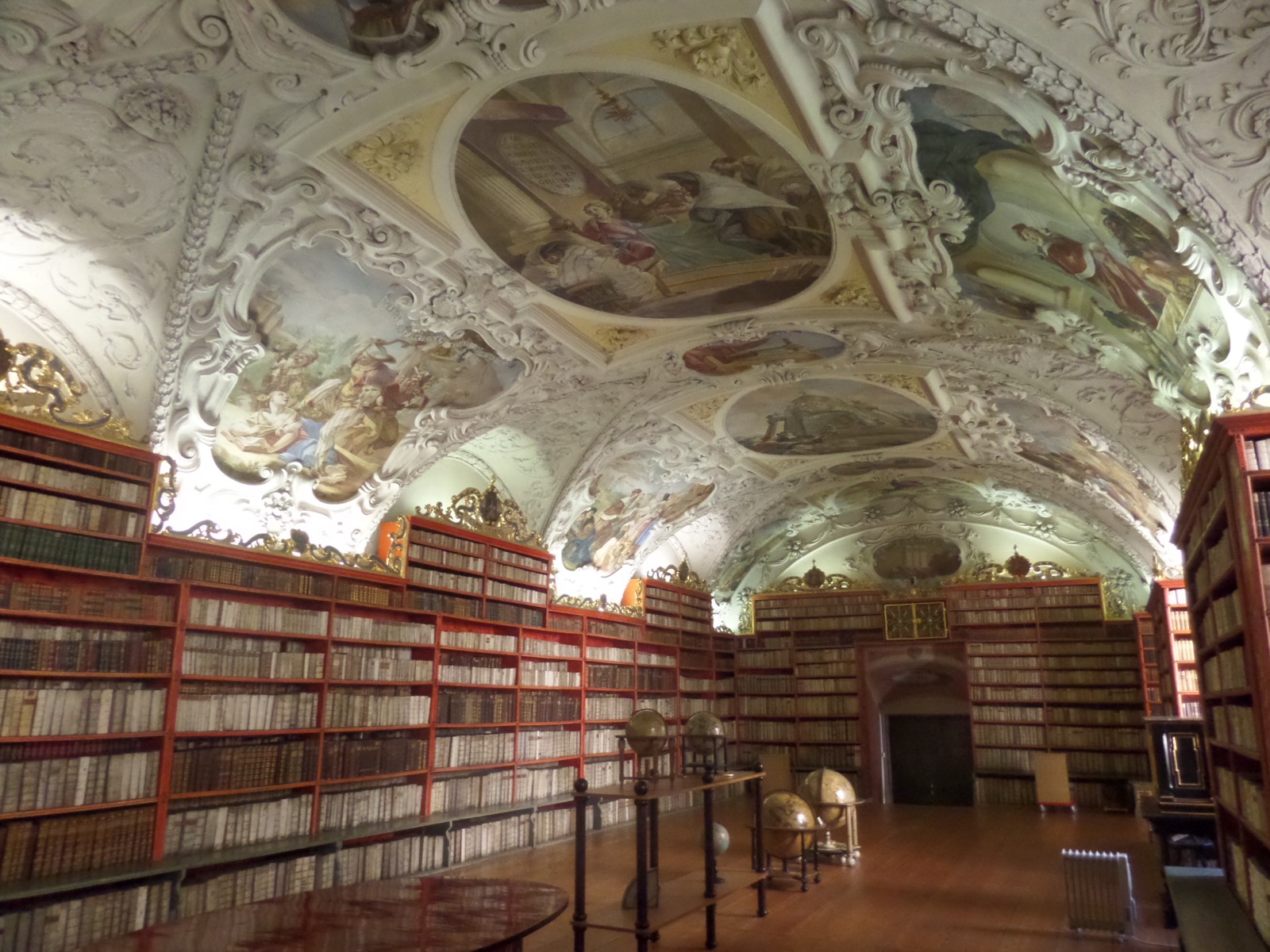ストラホフ修道院図書館（チェコ・プラハ）の図書館の写真