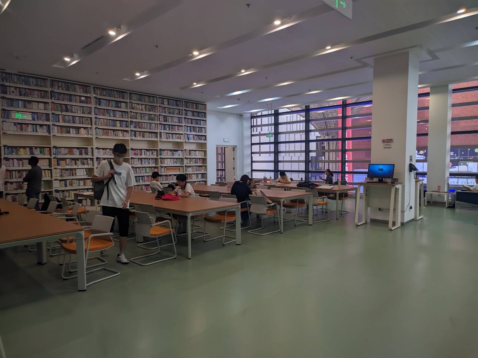 天津浜海図書館「The Eye」（中国・天津）の図書館の写真