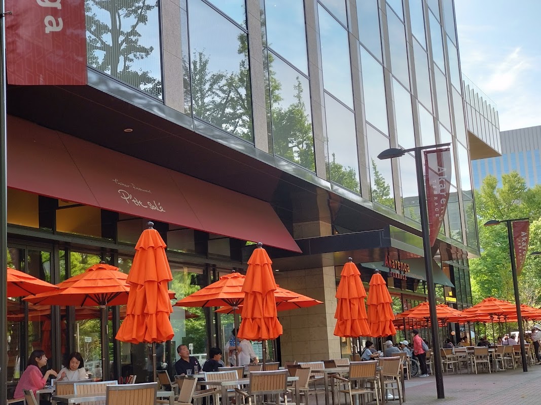 赤レンガテラス アトリウムテラス