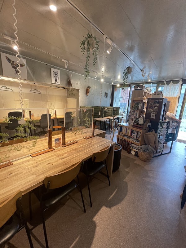 ドロップイン専門 |コワーキングカフェKOKO PLUS