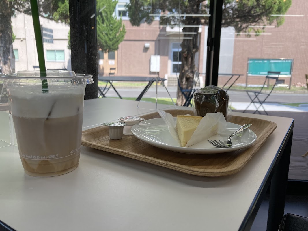 FAVO Cafe工学部図書館店
