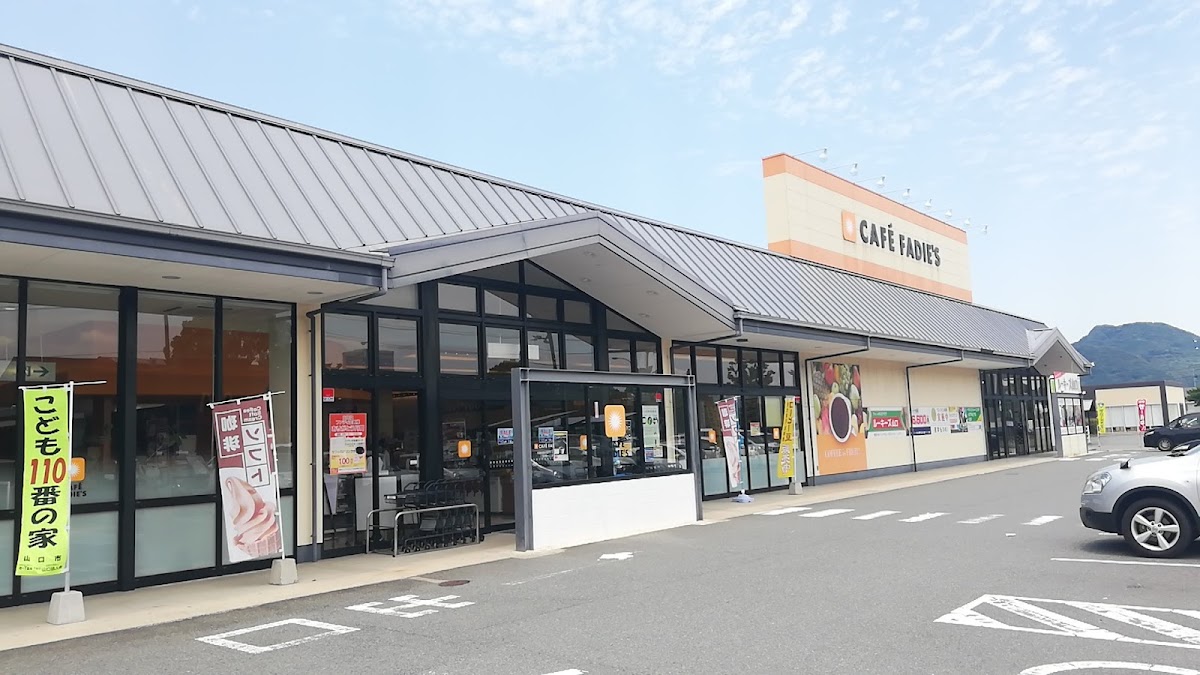 カフェファディ山口店