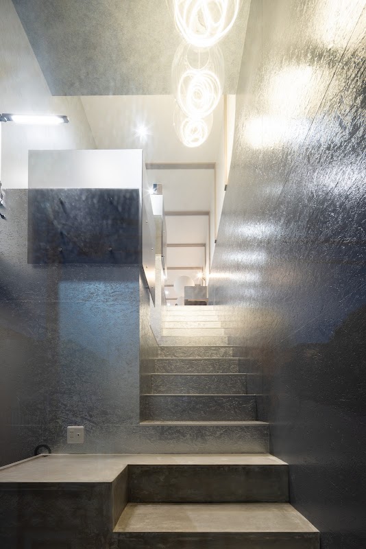 隣学(セルフカフェ)+NeighborsGarage（月極バイク駐輪場）