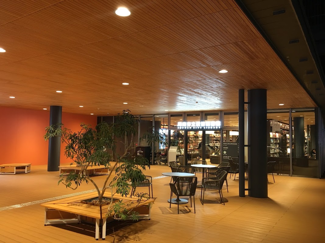 スターバックス コーヒー 蔦屋書店 周南市立徳山駅前図書館店