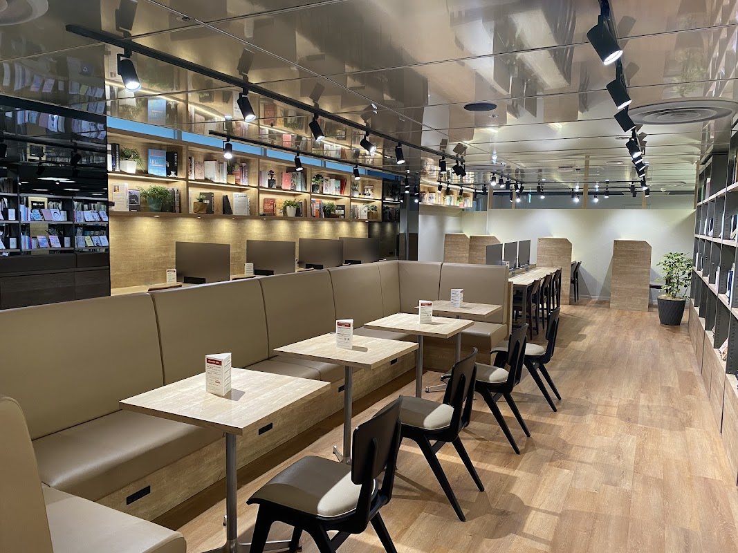 TSUTAYA BOOKSTORE 金沢エムザ SHARE LOUNGE