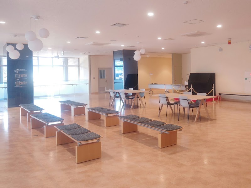 市川三郷町生涯学習センター「ifセンター」｜33席自習室・図書館・体育館の複合施設