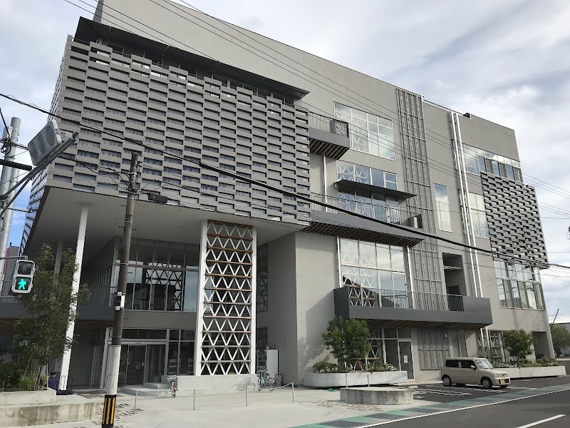 土佐市複合文化施設つなーで