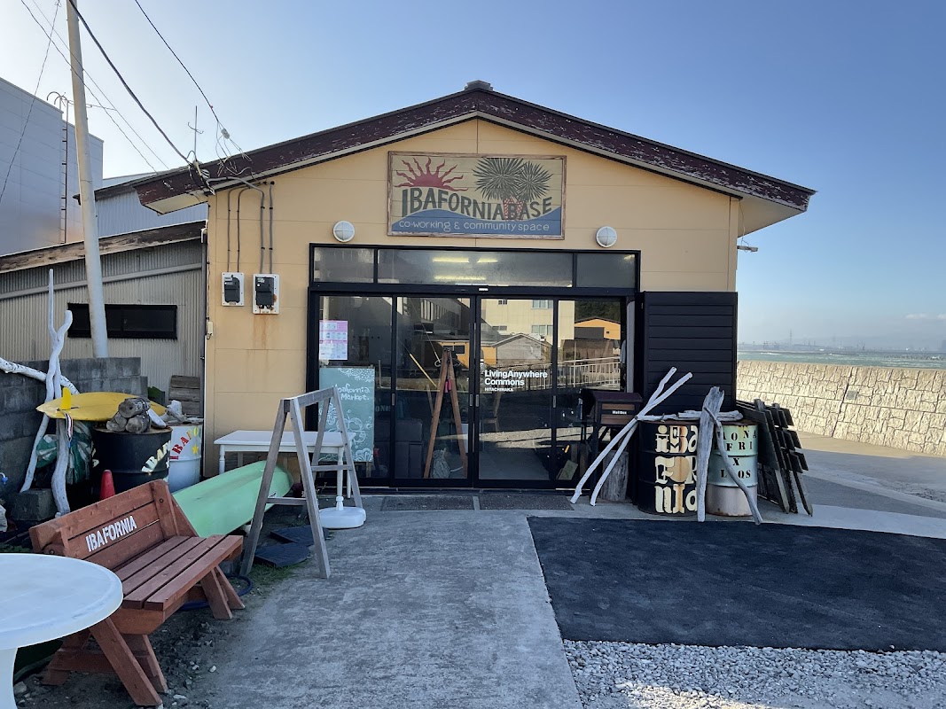 イバフォルニア・ベース