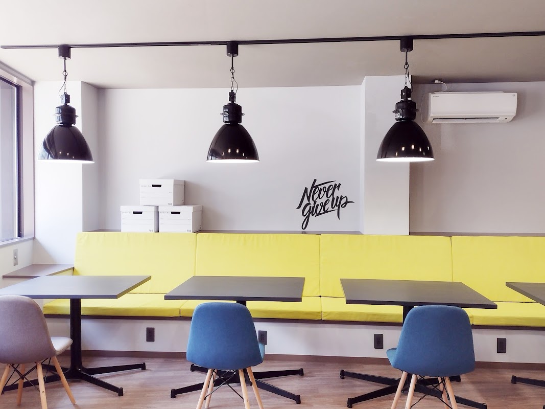 コミュニティ&コワーキングスペース co・ya^ne