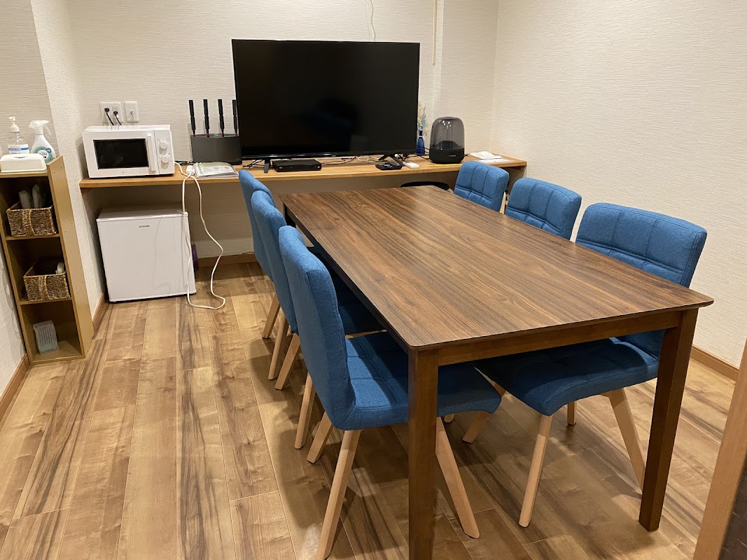 リモートベース【room2】パーティーや打ち合わせに 6〜12人