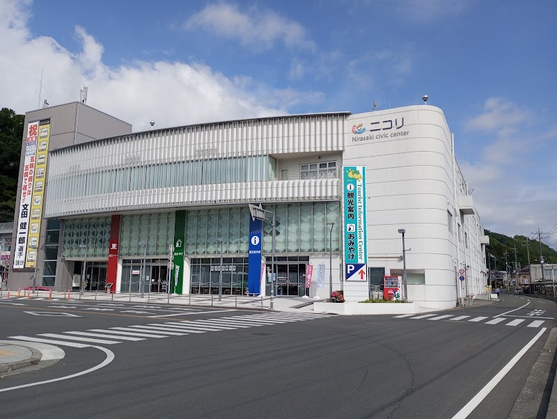 韮崎市民交流センターニコリ