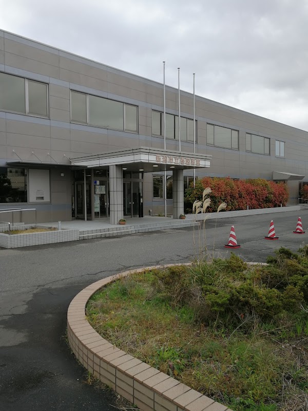 新潟市立巻図書館｜西蒲区巻・閲覧席61席+駐車46台