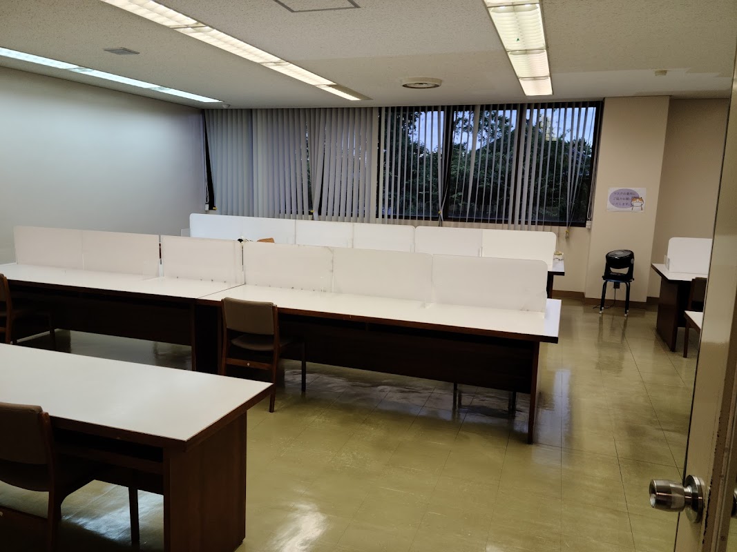 燕市立図書館