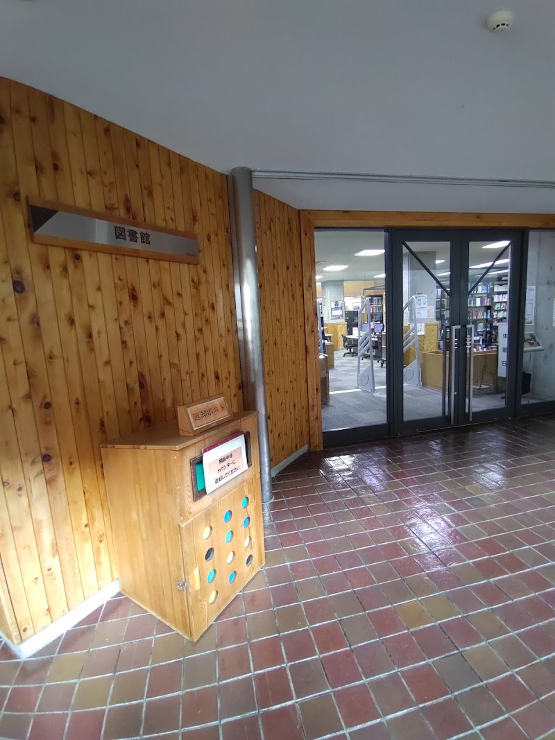 青森公立大学 図書館