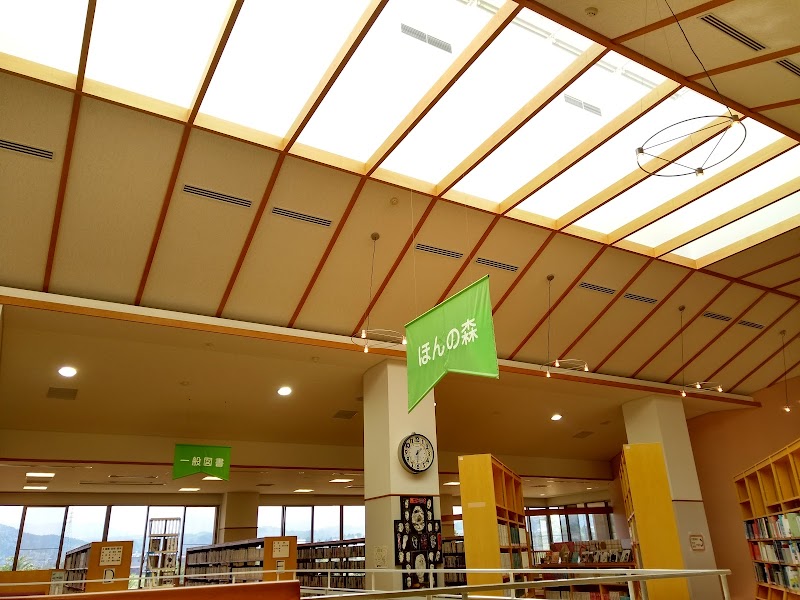 富山市立八尾図書館ほんの森