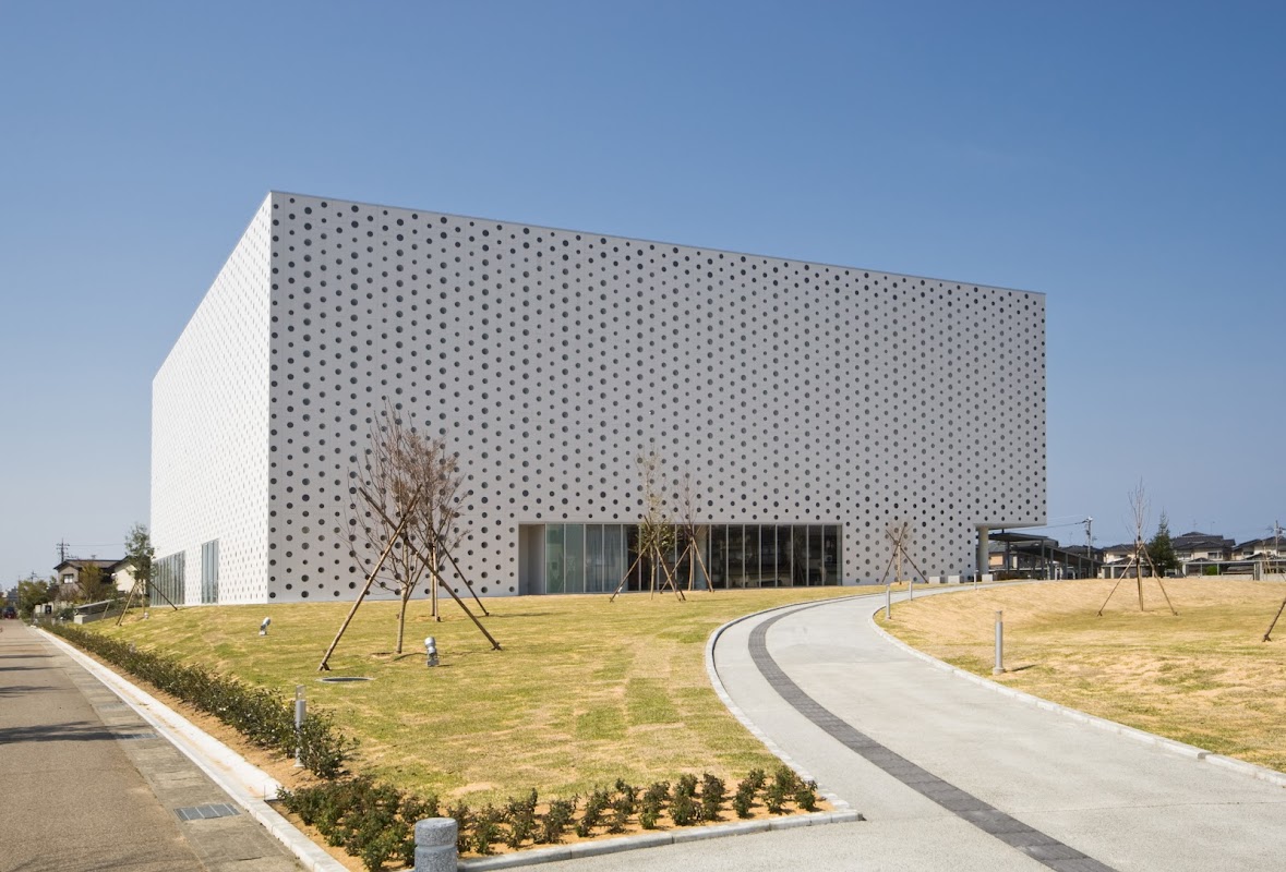 金沢海みらい図書館