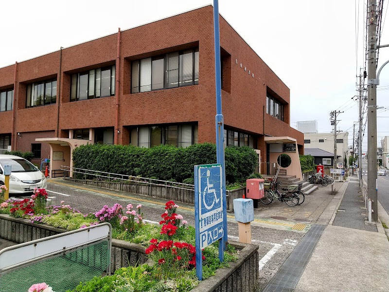 名古屋市名東図書館