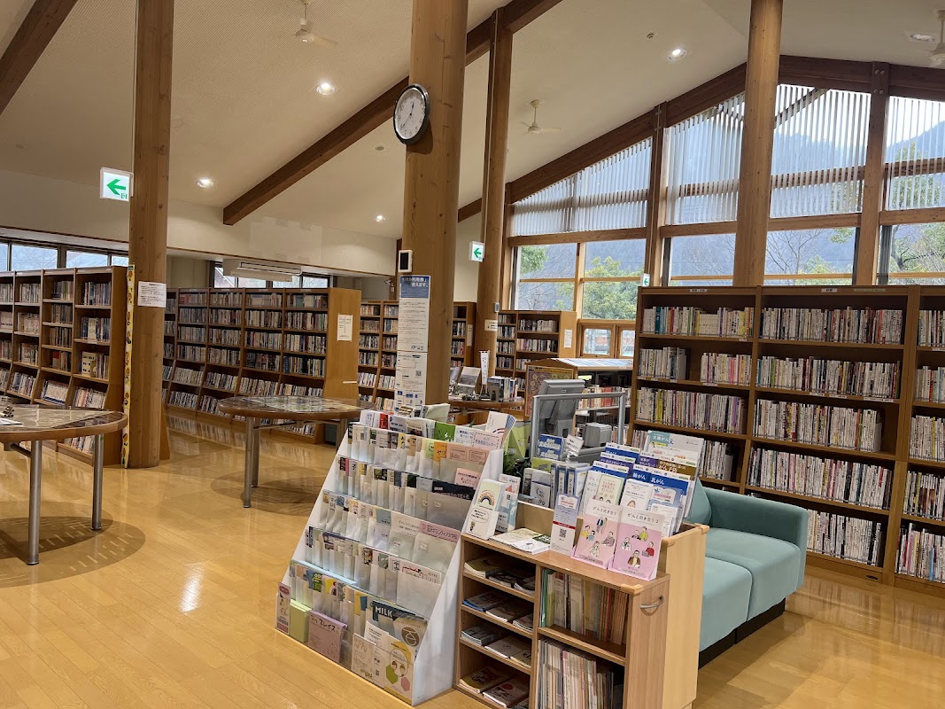 白山市立 かわち図書館
