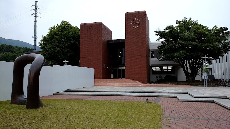 山梨学院 総合図書館