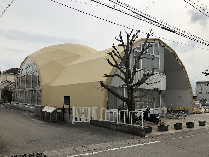 上野原市立図書館
